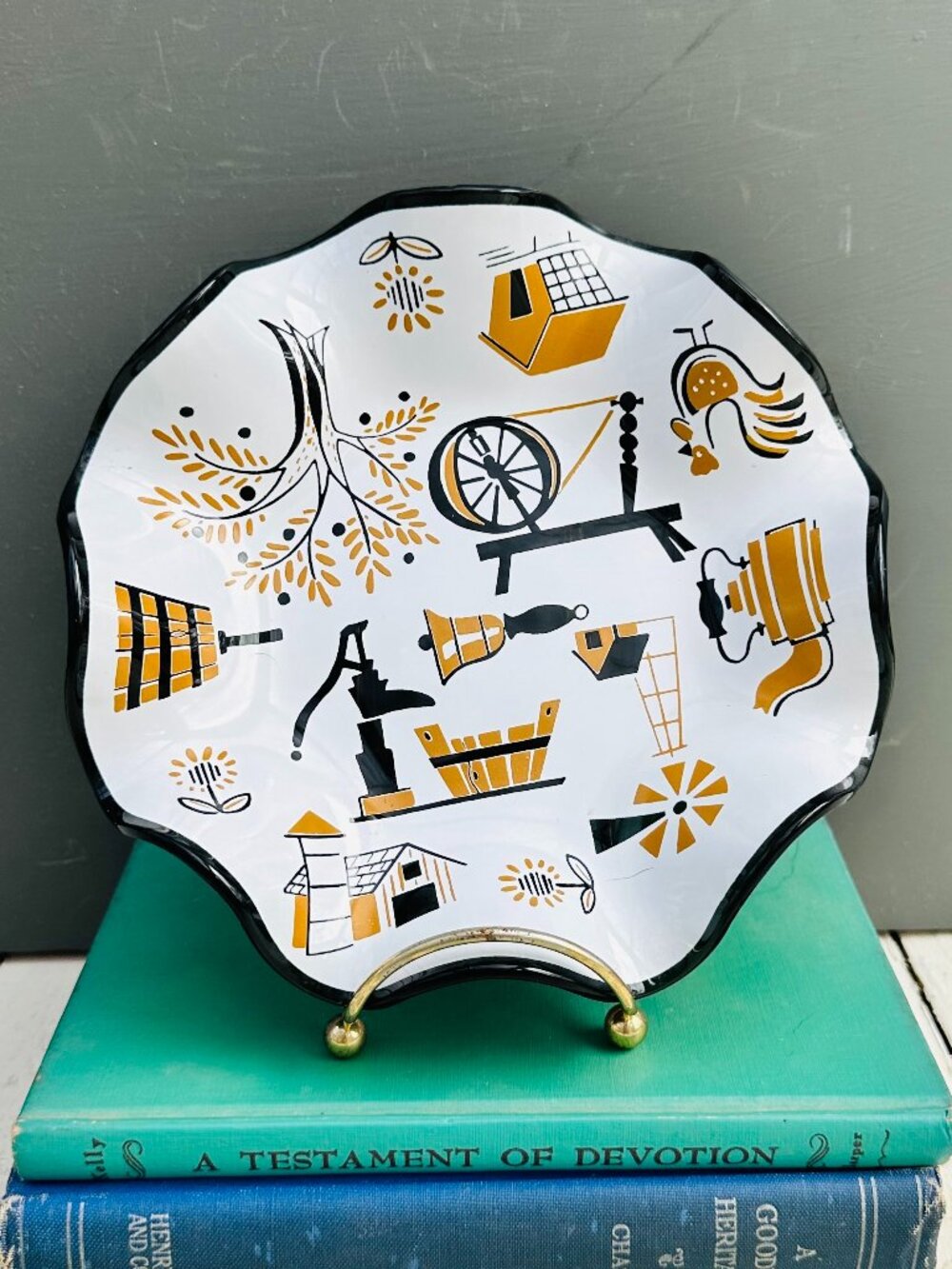 Vintage Mid Century Modern Decorative Tray with Farmhouse Scene, Retro Plate